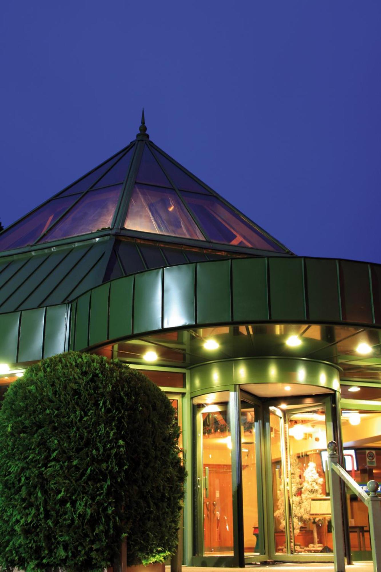 Silverbirch Hotel Ома Екстер'єр фото